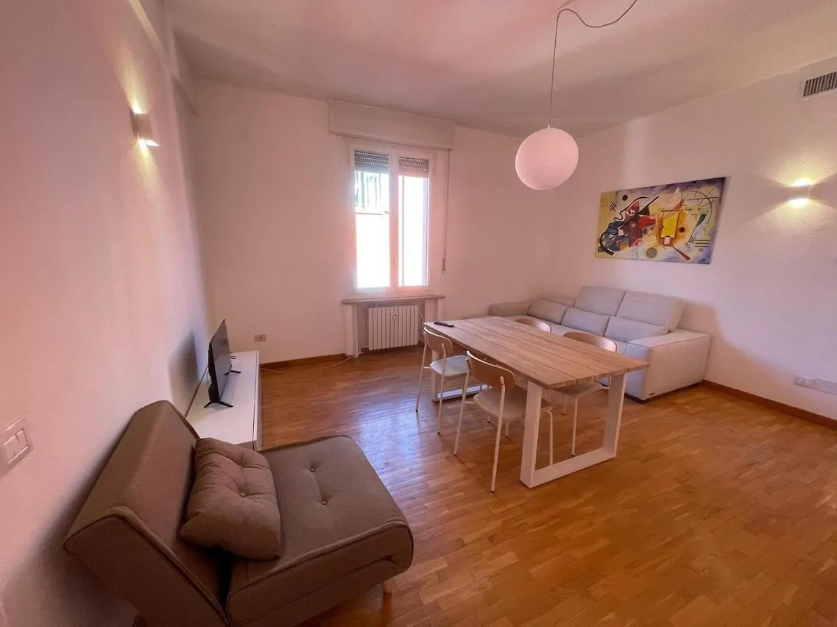 I Pinnacoli Del Battistero Parma Italien